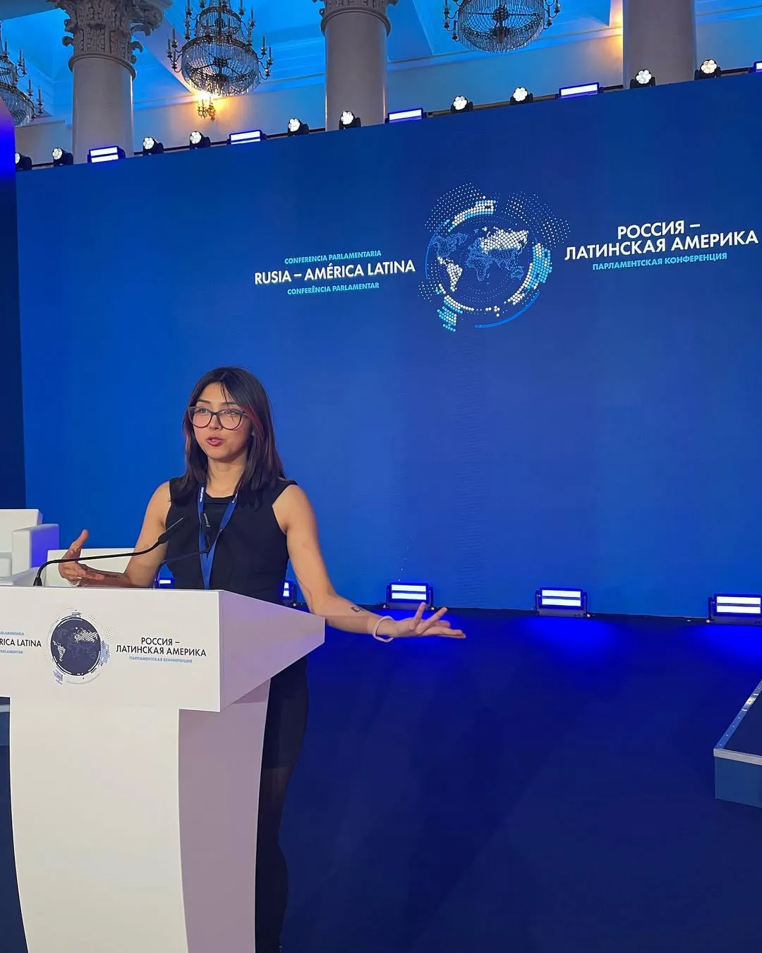 Grecia Kristal durante una conferencia Rusia – América Latina