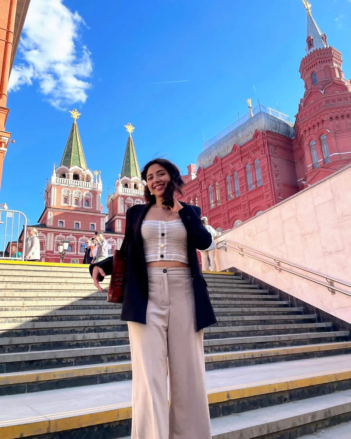 Grecia Kristal frente al Museo Estatal de Historia, junto a la Plaza Roja de Moscú